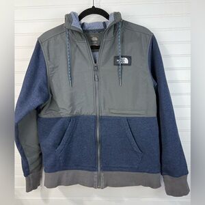 The North Face men’s gray & navy blue zip up sherpa lined hoodie jacket. Size M